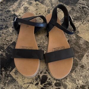 Women’s Black Ankle-Strap Flat Sandals